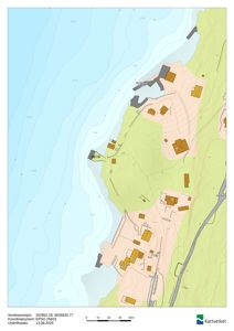 Kart over et område med bygningsplasseringer, topografi og infrastruktur