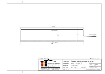 Snittegning som viser tverrsnittet av en betongkonstruksjon med dimensjoner og materialer.