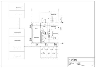 Etasjeplan for 1. etasje som viser romfordeling (stue, kjøkken, soverom, bad, gang) og tilhørende parkeringsplasser.