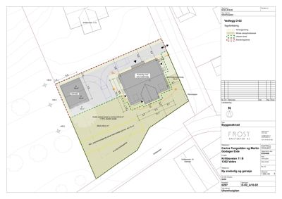 Situasjonsplan som viser tomtens grenser, eksisterende og planlagt bebyggelse (garasje og utleiebolig), samt terrengforhold.