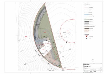 Situasjonsplan som viser tomtens form, høydemålerlinjer, eksisterende og planlagt bebyggelse, vegforhold og vannskillemåling.